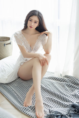 爆乳美女户外野战视频