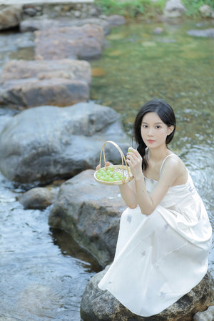 巨胸喷奶水免费视频